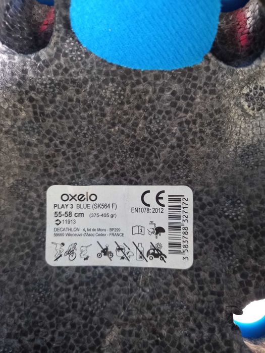 patins em linha e capacete