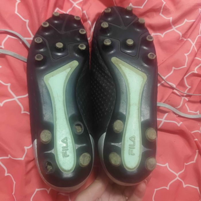 Продам футбольные бутсы