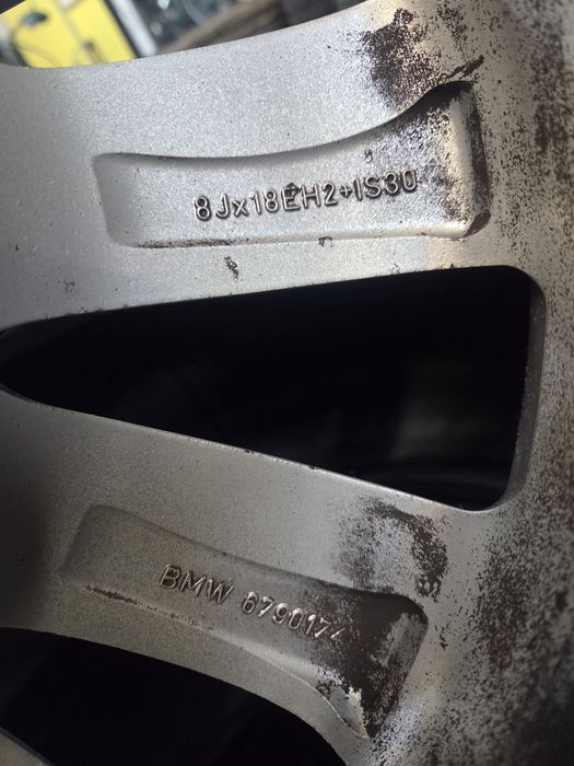 Felgi Aluminiowe 5x120 8Jx18 Et30 9Jx18 ET44 BMW