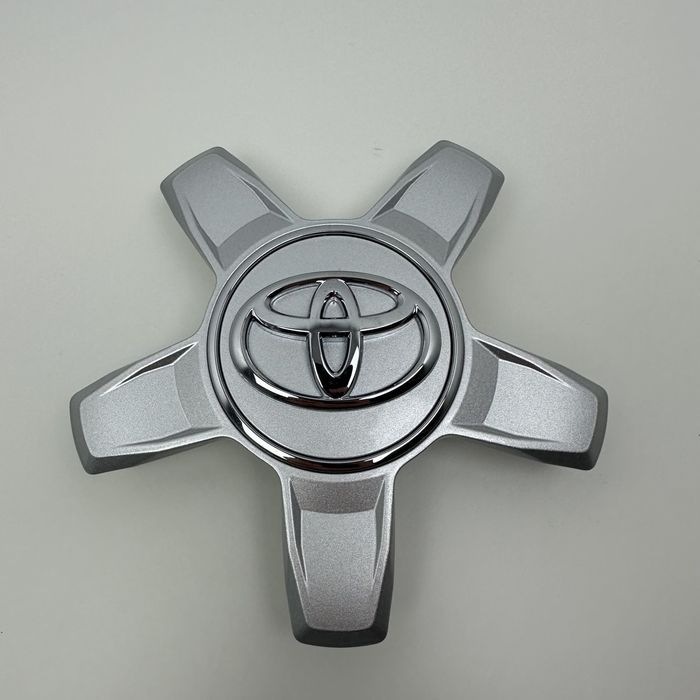 NOWY Oryginalny Dekielek Toyota OE 138mm
