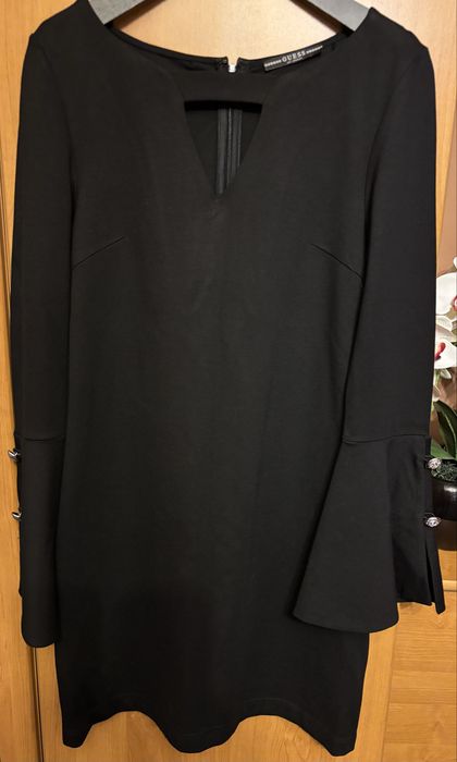 Czarna wieczorowa sukienka Guess