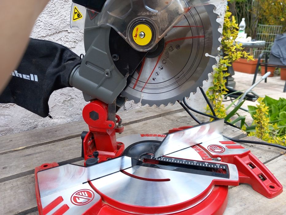 Piła ukośnica Einhell 1600 W 210 mm