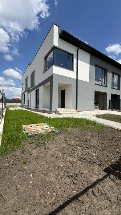 Котедж Солонка 130кв.м 2.5 сотки з центральними комунікаціями, гараж, готовий, можна вже робити ремонт