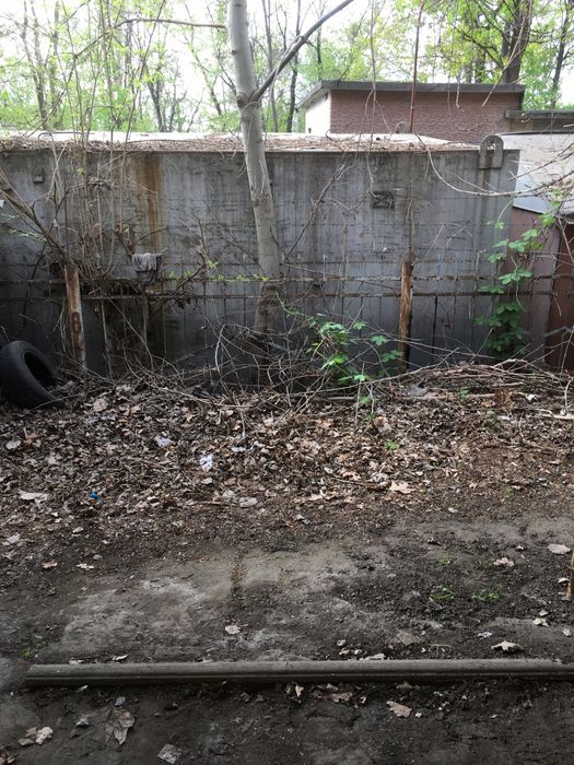 Крытое место на стоянке