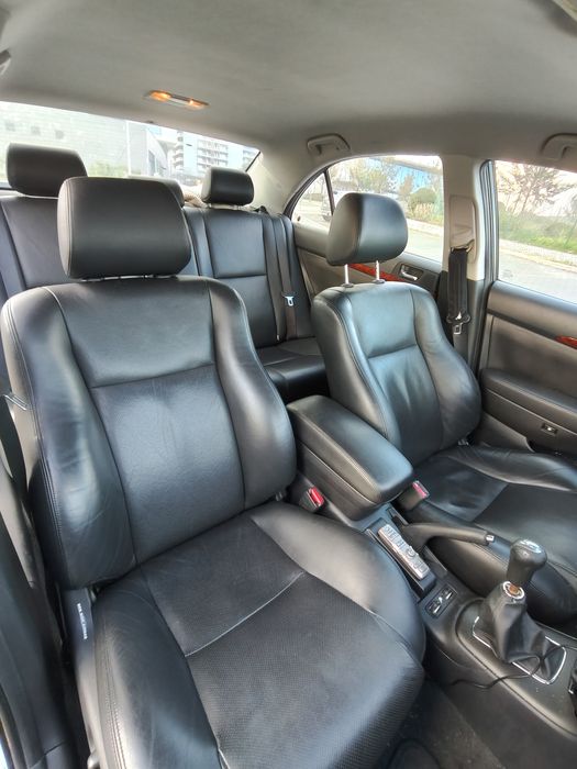 Toyota Avensis 2.0 VVT-i | 2005 | 147cv | Estofos em Pele Aquecidos