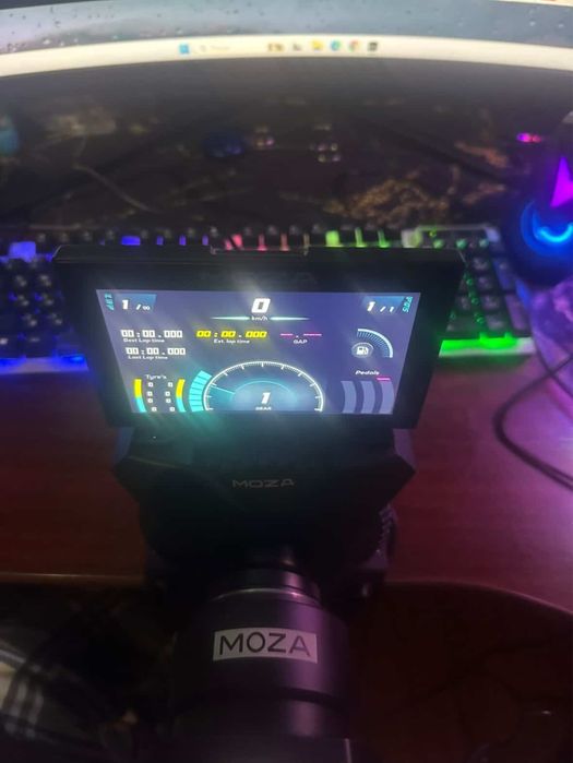 Moza R3 руль дисплей і педалі в ідеальному стані!