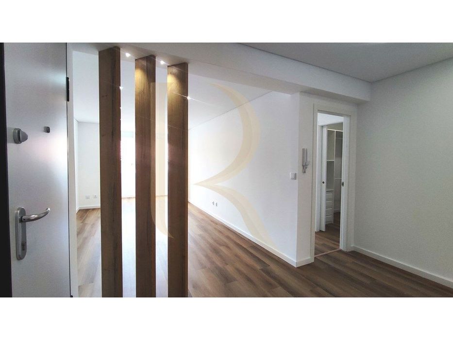 Apartamento T3 remodelado com elevador em Almada — Almada, Cova Da Piedade, Pragal E Cacilhas, Setúbal
