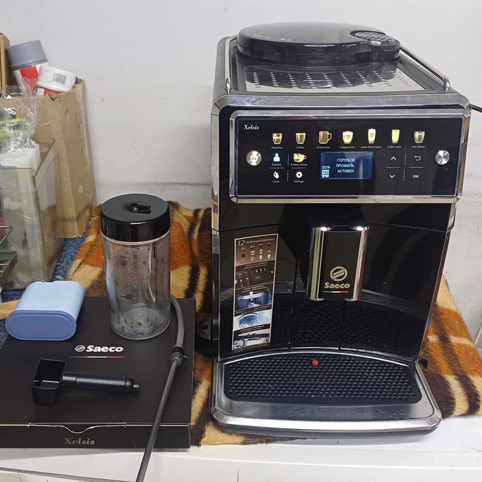 Кавомашина автоматична Saeco Xelsis SM7580 з молочником капучинатором