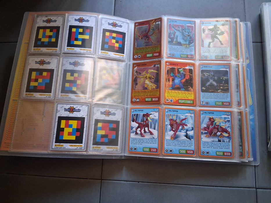Coleção Invizimals e Invizimals Nova Aliança (Incompleta) - Cadernetas + Cartas