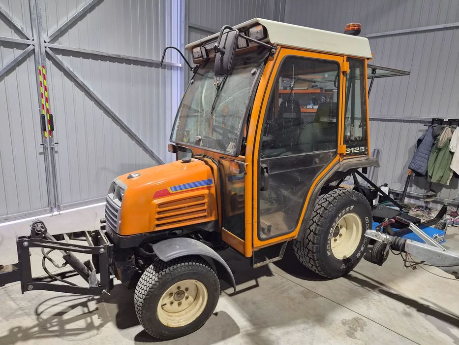 Iseki 3125  Traktorek Iseki 2 osobowy