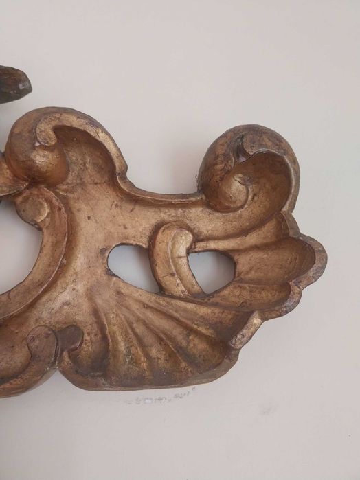 Frontal antigo de porta em talha dourada