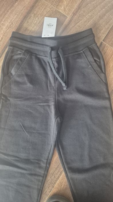 Primark spodnie dresowe czarne dresy roz 134 nowe