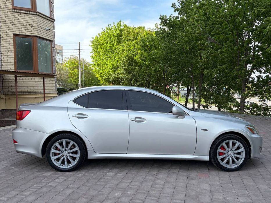 Продам Lexus IS220d
