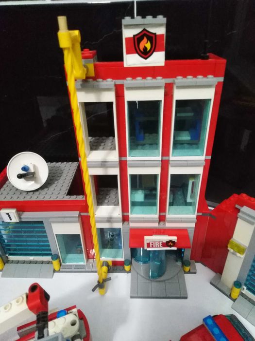 Lego City - Quartel dos bombeiros.