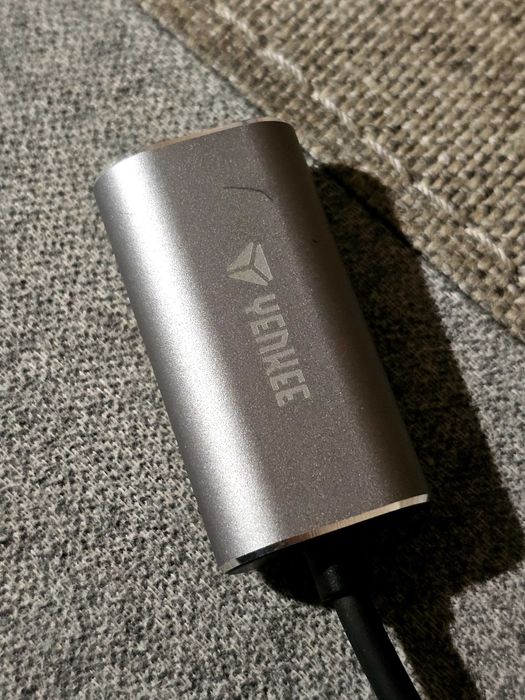 Adapter USB-C → VGA marki Yenkee.