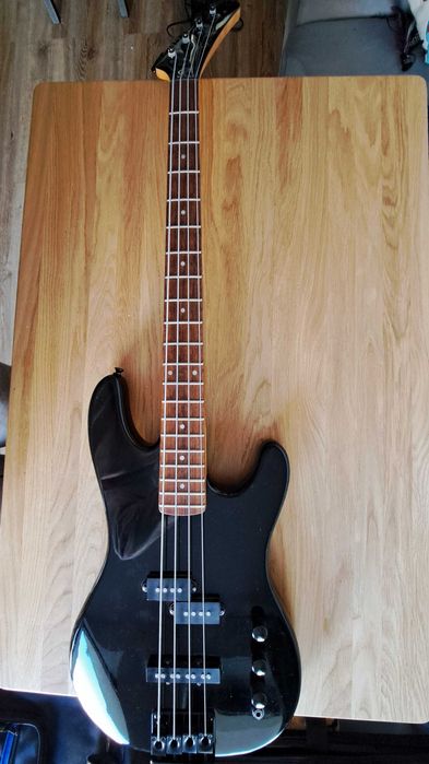 Gitara basowa Power Bass + wzmacniacz gitarowy MEGA AMP GL30B
