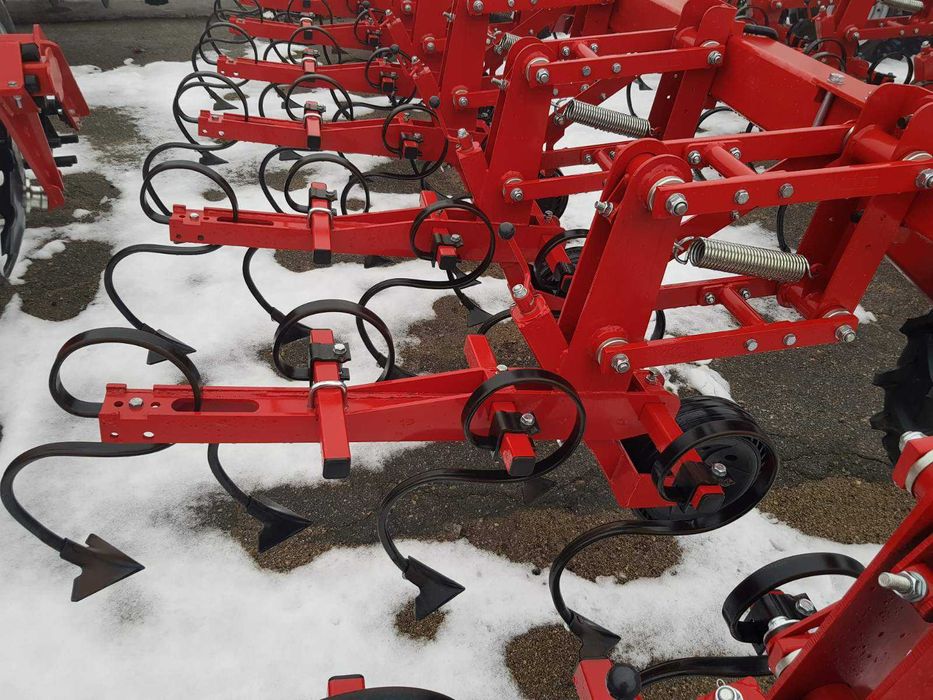 Міжрядний просапний культиватор КРН Деметра на S - подібних стійках