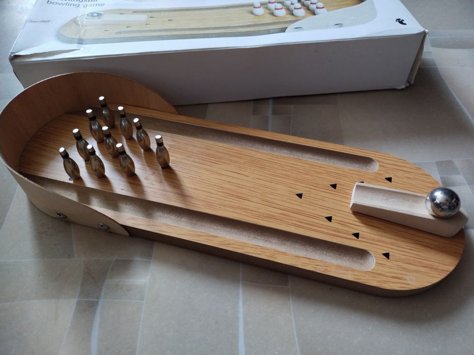Мини боулинг с металлическими фигурками