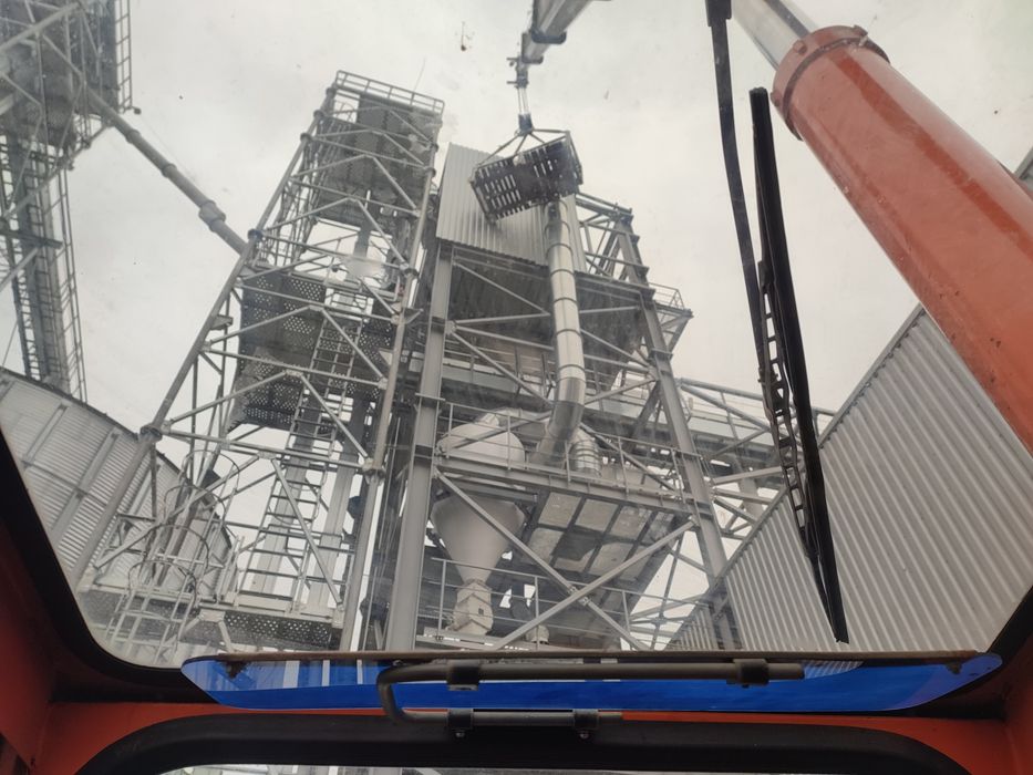 Послуги автокранів 25 тонн 28 метрів Волинська область є люлька