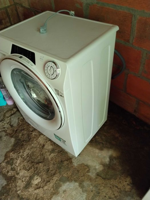Máquina lavar roupa candy, em bom estado, com garantia até março 2028