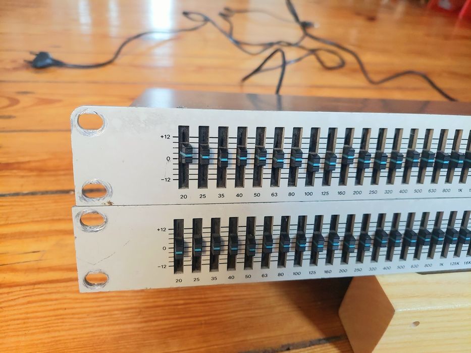 2 x Dynacord EQ310 analog 1/3 octave equalizer