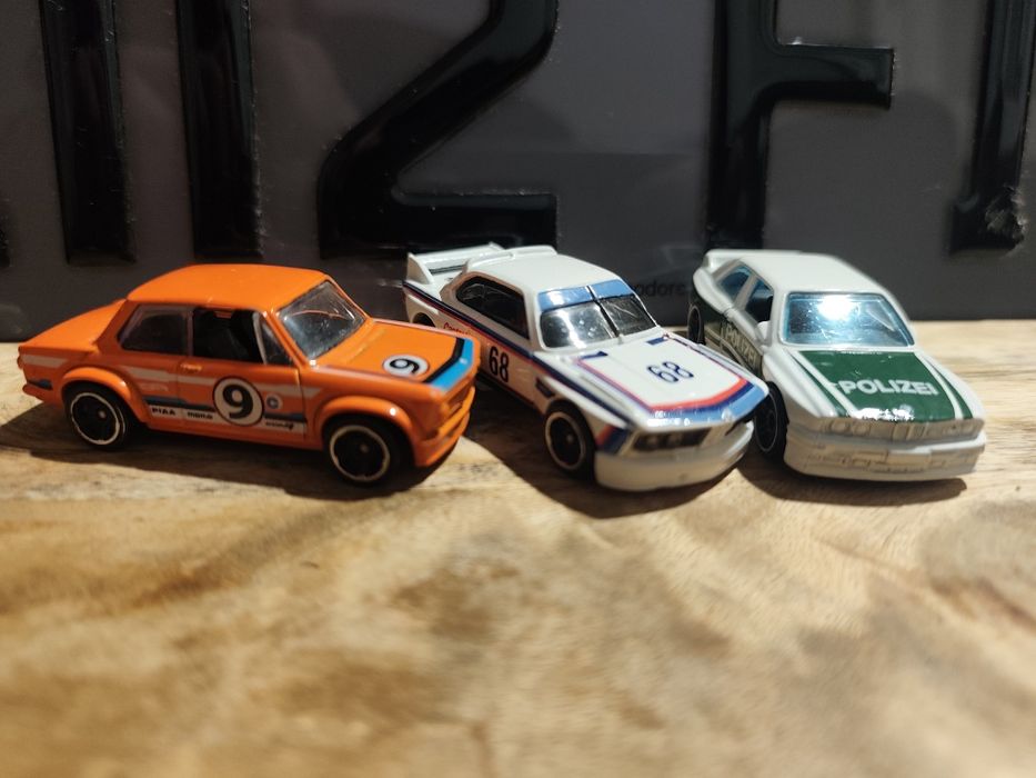 Hot Wheels & Majorette 60 Anos   Como Novos, varias opções.