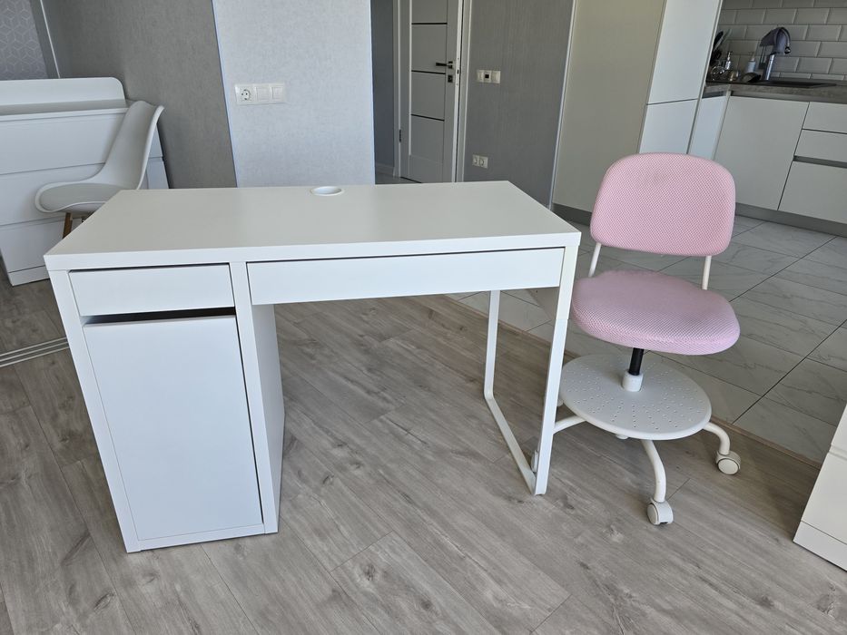 Стіл письмовий IKEA Mikke