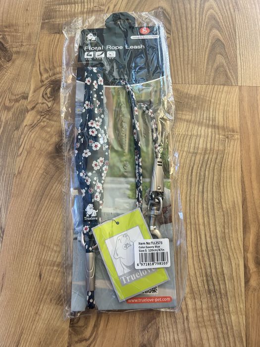 Smycz Truelove S/120  kwiaty karabińczyk
