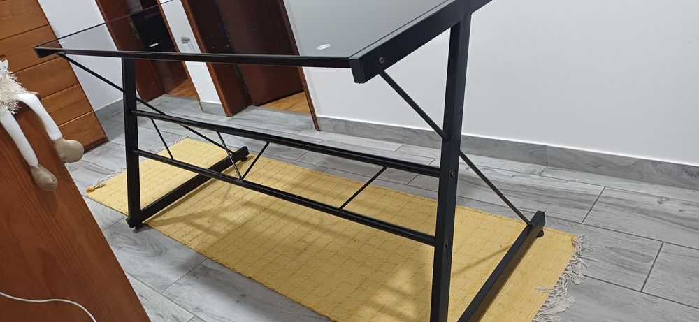 Secretária em metal e vidro