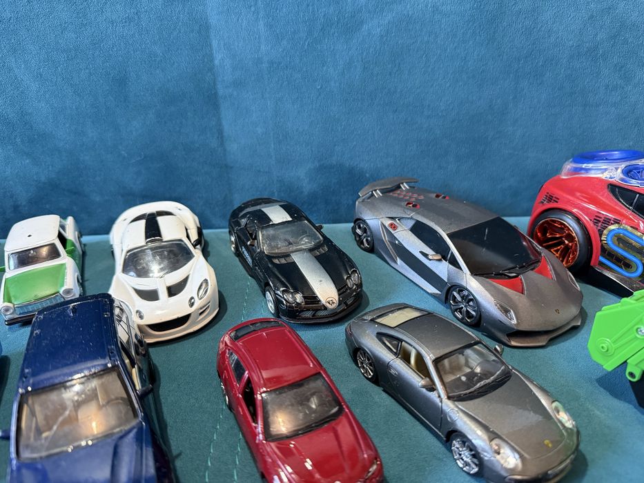 Zestaw samochodzików + helikopter + pojazdy specjalne