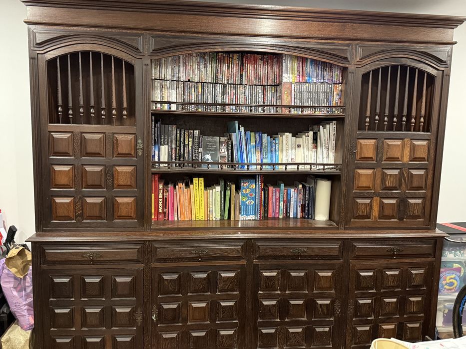 Móvel de sala / estante em madeira (antigo)