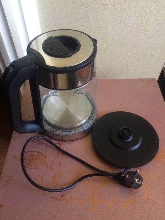 Электрочайники Grunhelm и Kenwood