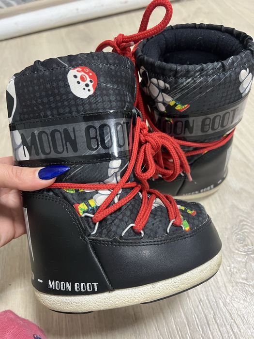 Moon boot spaceman