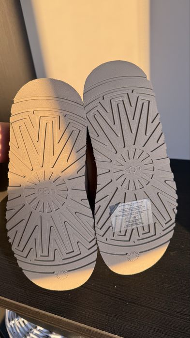 Ugg нові 38 розмір , трендовий колір