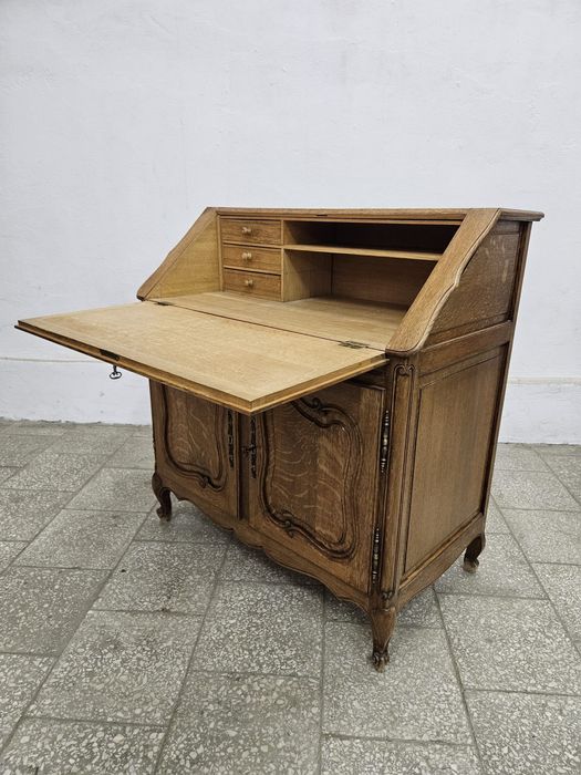 Ładny francuski sekretarzyk ludwikowski /