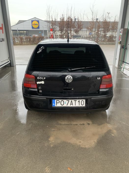 Volkswagen Golf 4 1.6 benz 2000