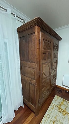 Guarda-roupa de cerejeira, século XVIII, França