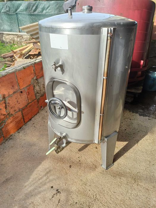 Cubas em inox alimentar.