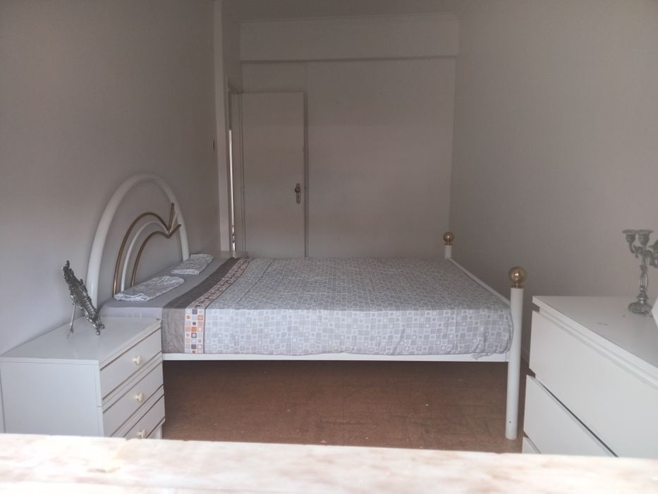 Quarto mobilado para alugar