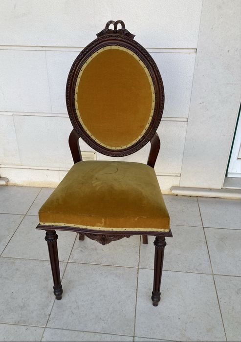 Cadeira de madeira e veludo- como nova