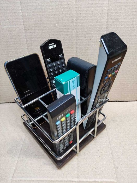 Органайзер для пультов и других гаджетов. Дерево, сталь, вращение