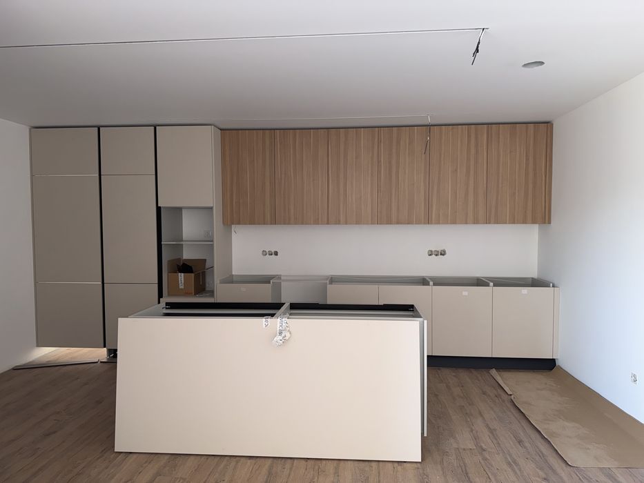 Moradia T4 geminada, térrea, com jardim e garagem em Condeixa-a-Nova