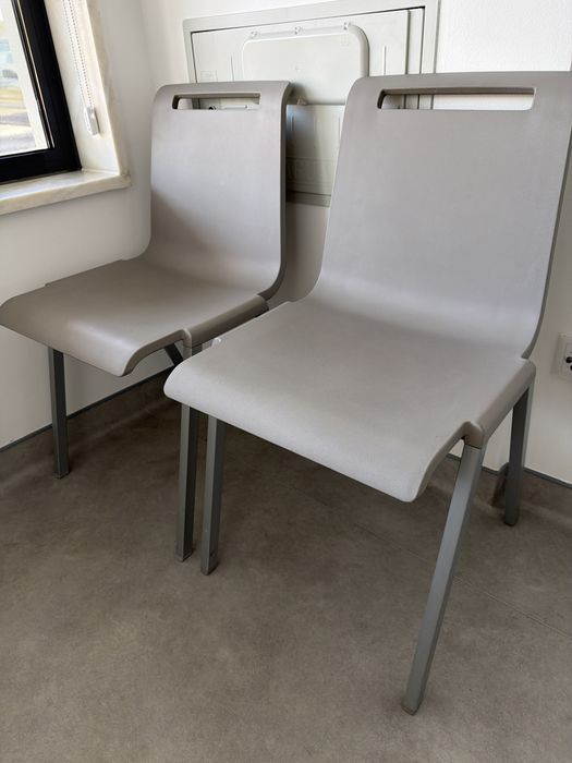 2 Cadeiras escritorio