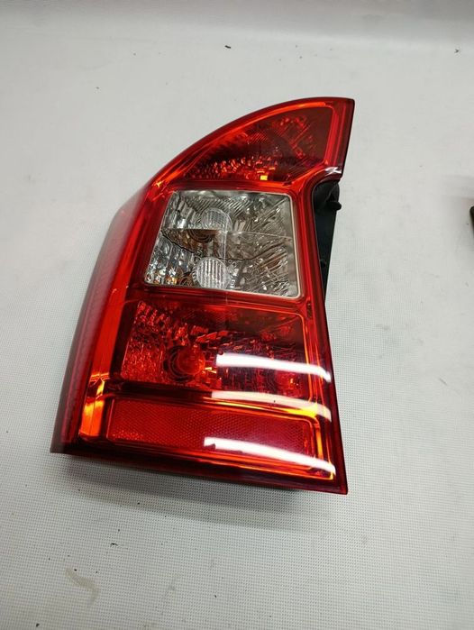 Carens III lampa tylna tył bez uszkodzeń EU KIA