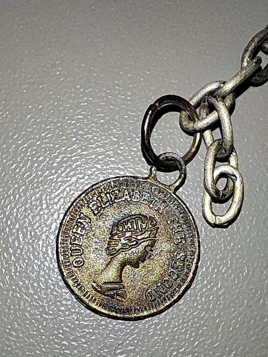 Wisiorek/naszyjnik Queen Elizabeth The Second