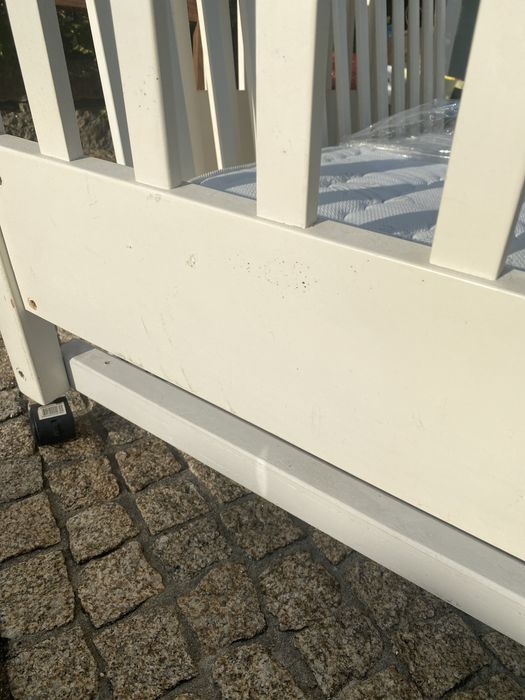 Cama de bebé (Grades) com colchão