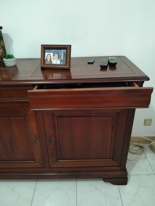Aparador de cerejeira maciça