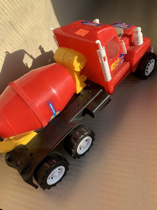 Іграшка машина-цистерна