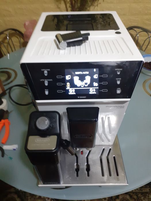 Продам кофеварку Delonghi PREMADONNA CLASS