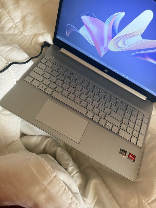 HP Laptop 15s-eq2xxx